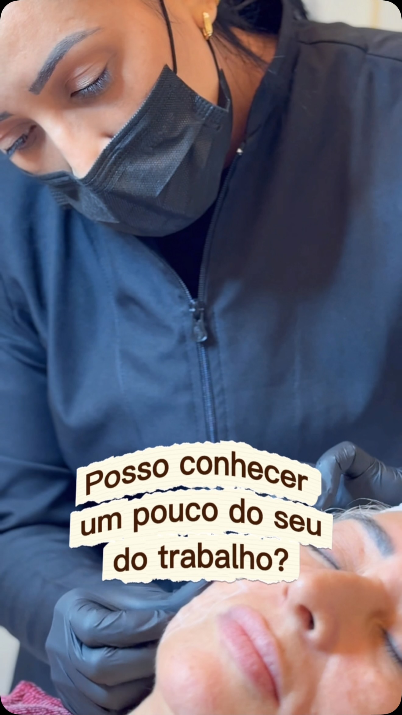 Daniely durante um atendimento na Harmoniza, em registro publicado no Instagram da clínica